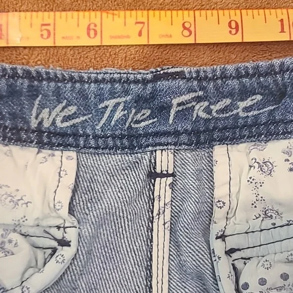 Free People Medium Wash Blue Button Fly High Rise Baggy Shorts Women's Size 4 - Picture 4 of 12